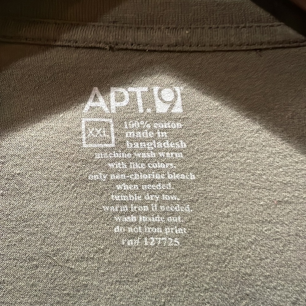 Apt 9 T-shirt with American eagle - Picture 3 of 3